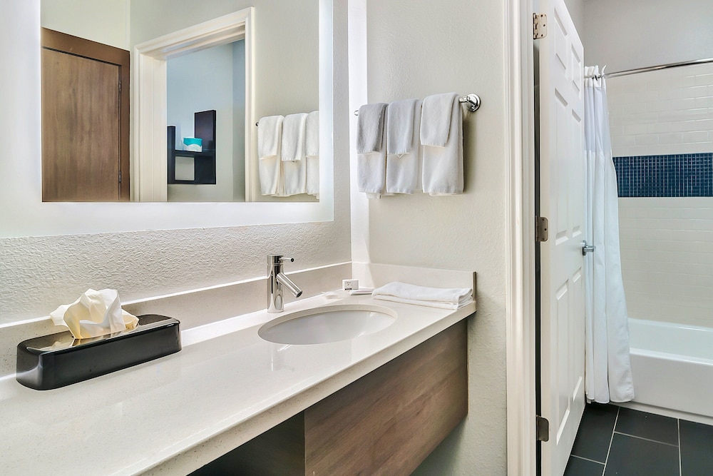 Staybridge Suites University Area by IHG - photo 52
