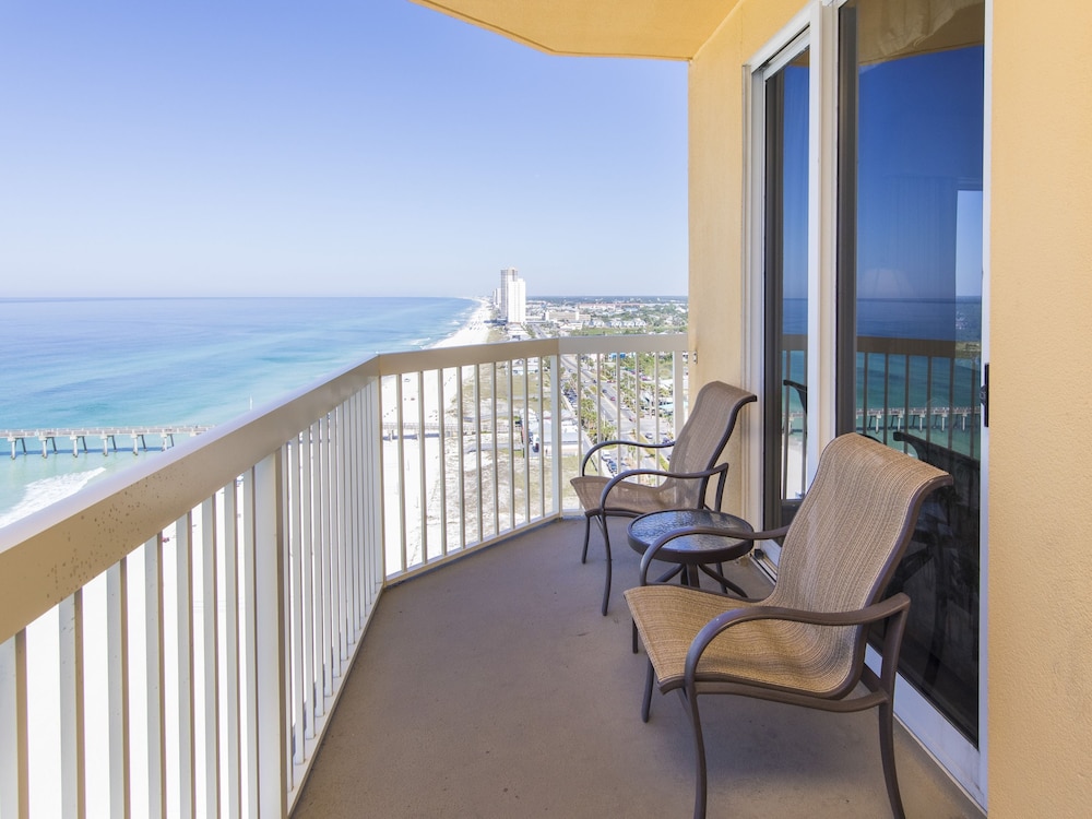 Calypso Resort & Towers #1809W by Resort Collection - carbon neutral hotel in Panama City Beach