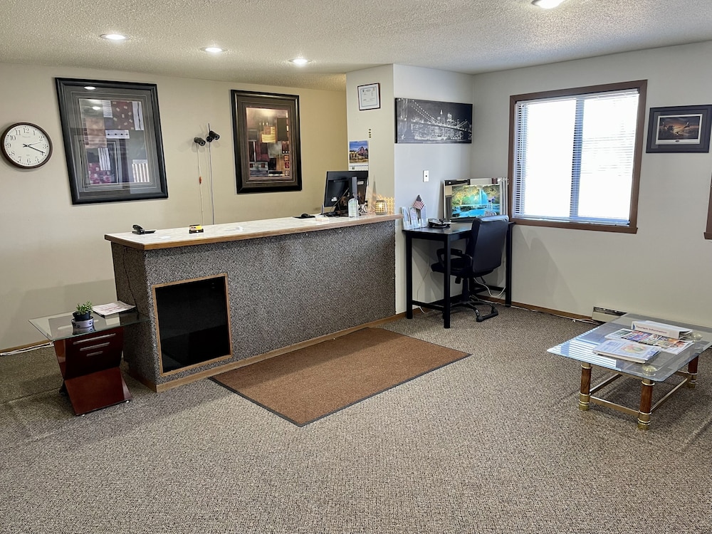 Travel Inn — hotel in Watertown