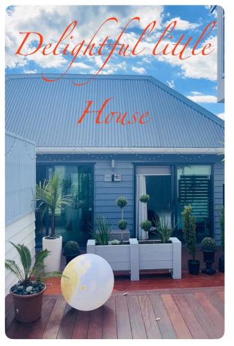 Delightful little house & Chateau Charme Suite — 4-Star Luxury Hotel in Auckland, New Zealand