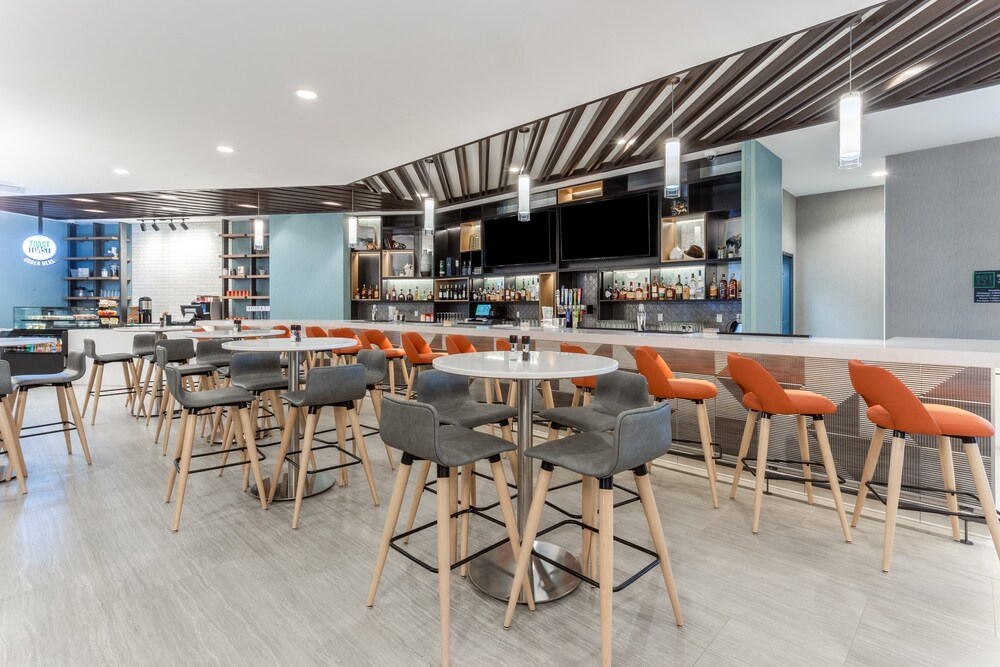 Holiday Inn & Suites Cedar Falls Waterloo Event Ctr by IHG - photo 30