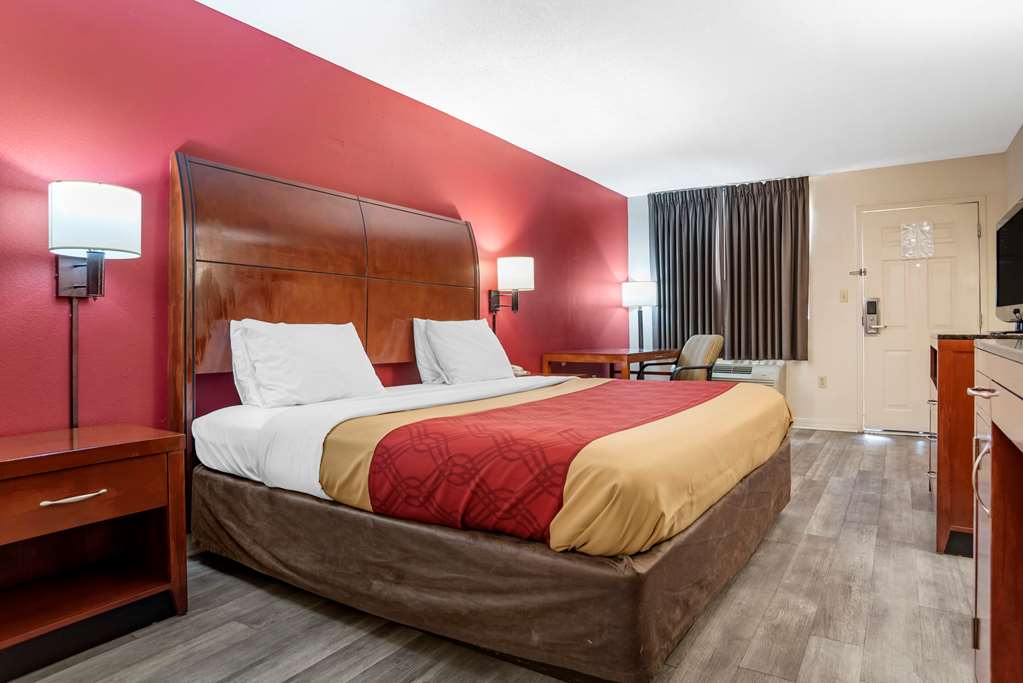 Econo Lodge Pearl Jackson - photo 13