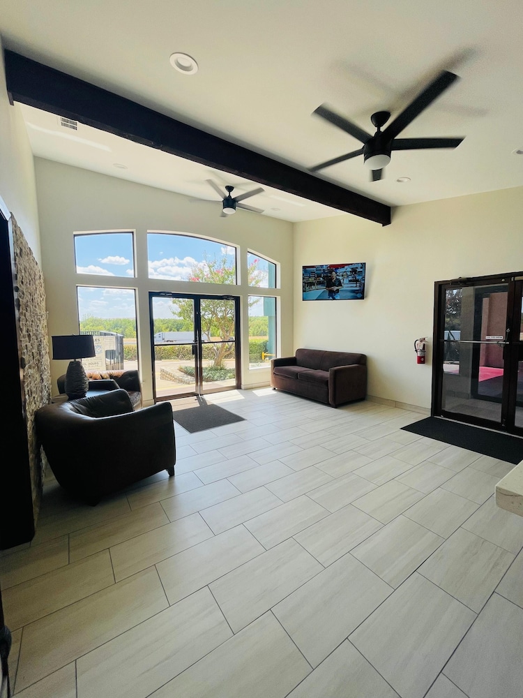 Spanish Trails Inn - photo 3