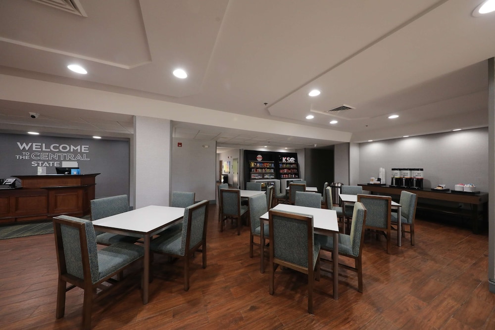 Hampton Inn Hutchinson - photo 73
