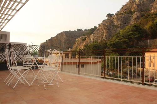Casalucefalu — 4-Star Luxury Hotel in Cefalu, Italy