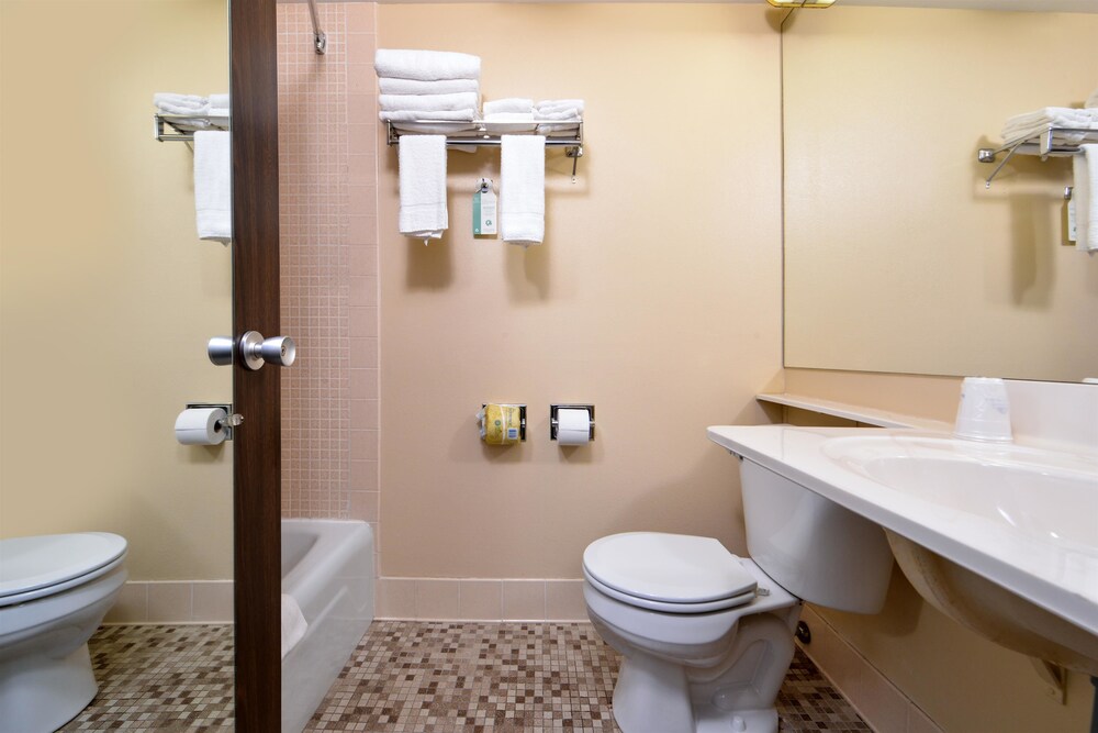 Americas Best Value Inn Campus View - photo 21