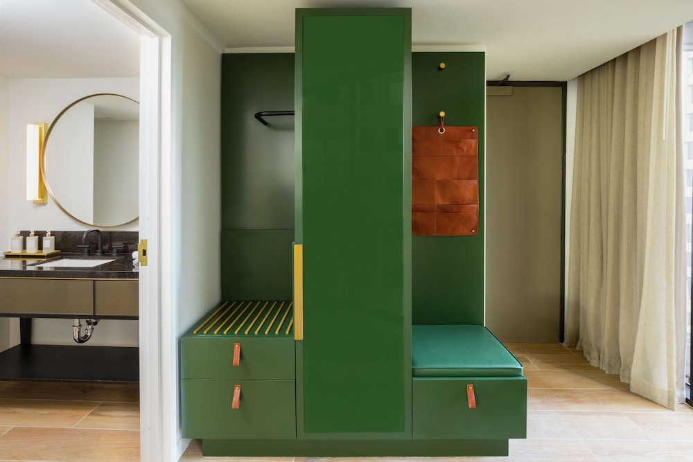 C. Baldwin Curio Collection by Hilton - photo 17