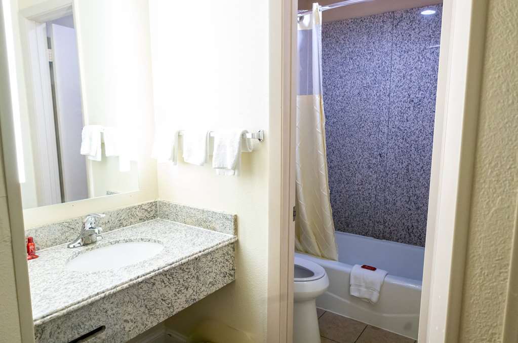 Days Inn By Wyndham College Park Atlanta Airport South - photo 40