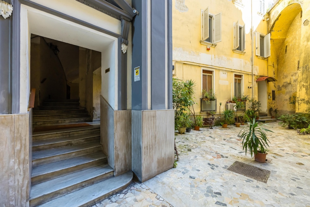 Parkside Flat Close Mergellina and Chiaia — 4-Star Luxury Hotel in Naples, Italy
