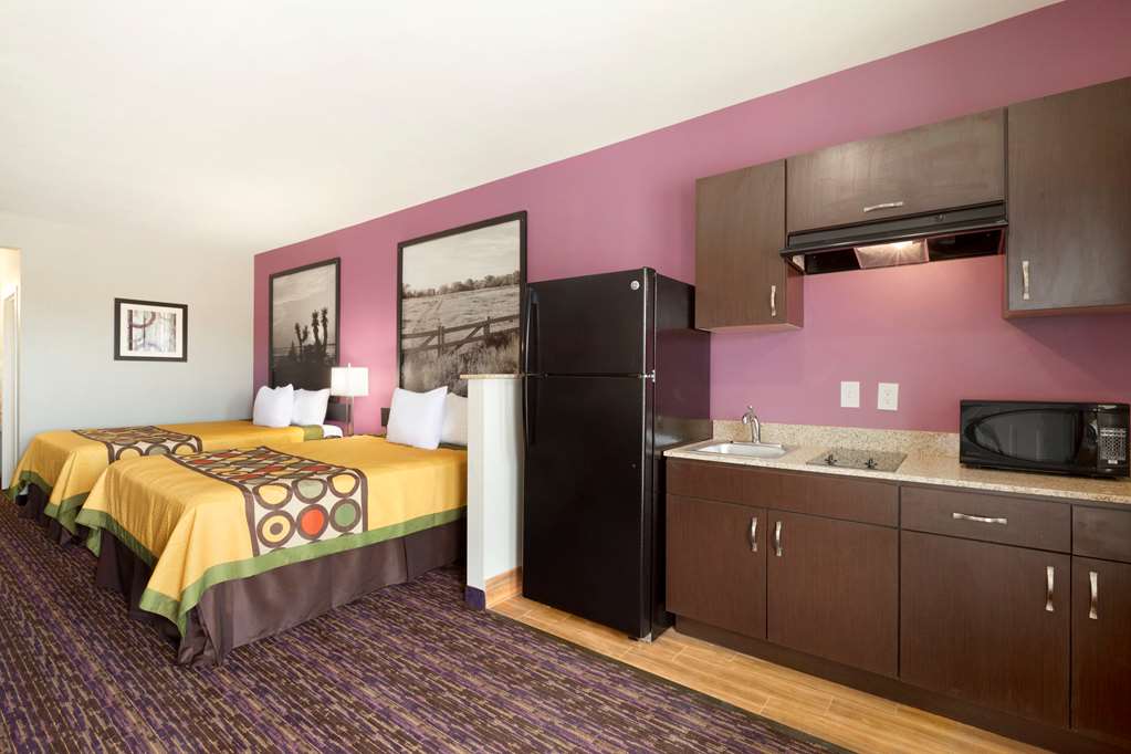 Super 8 by Wyndham Carrizo Springs - photo 9