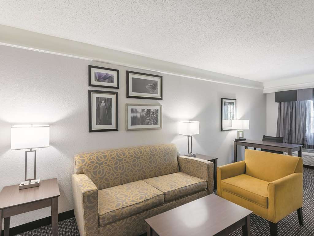 La Quinta Inn & Suites by Wyndham Denver Tech Center - photo 37