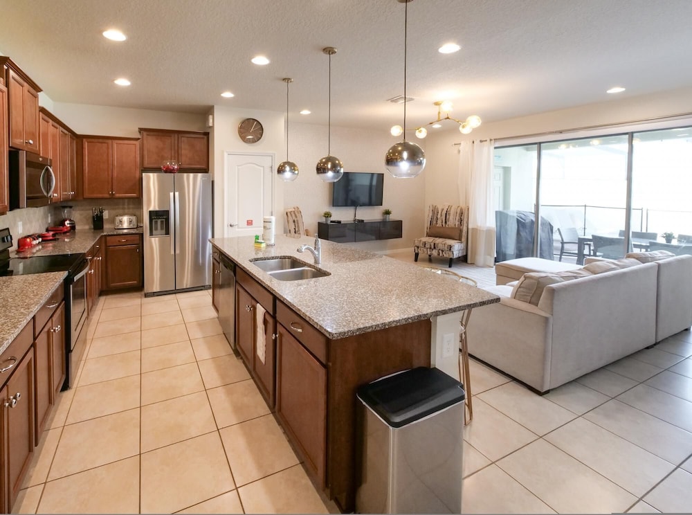 SpaciousTownhome 15 min to Disney Private Pool BBQ - photo 8
