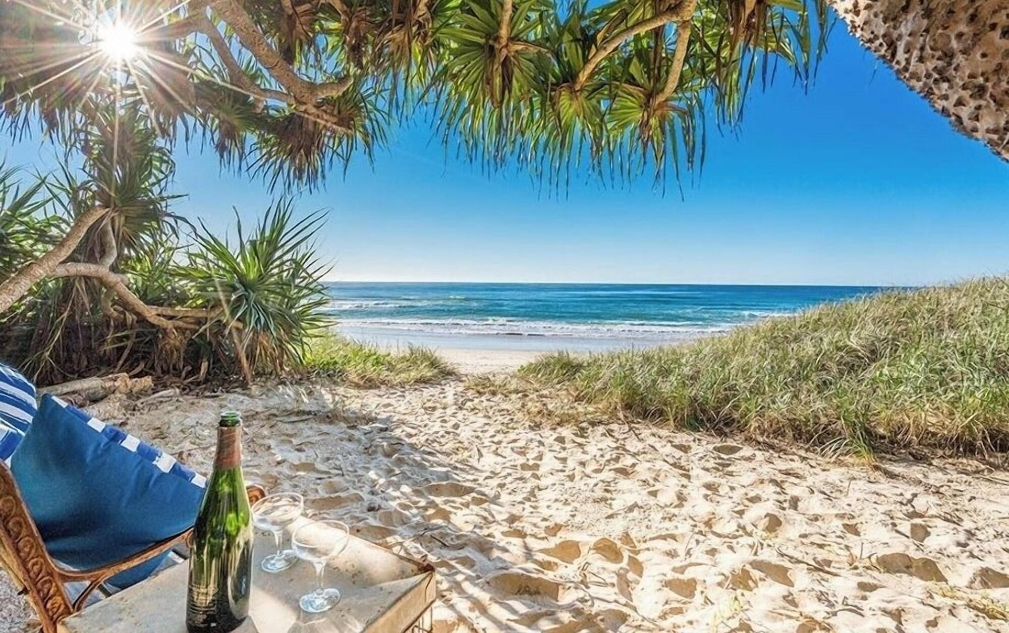 20 Steps Beachfront Home Stunning & Stylish North of Byron — 4-Star Luxury Hotel in Palm Beach, Australia