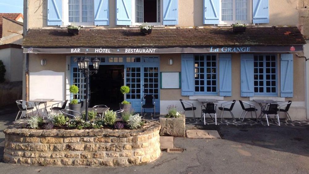 Hotel La Grange — Chasseneuil Du Poitou