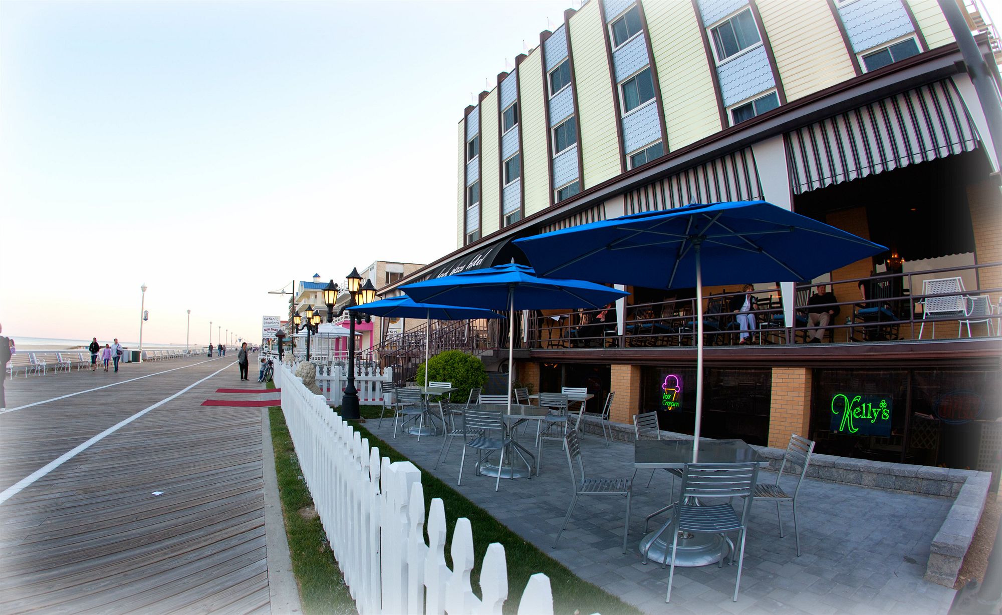 Beach Plaza Hotel - photo 14