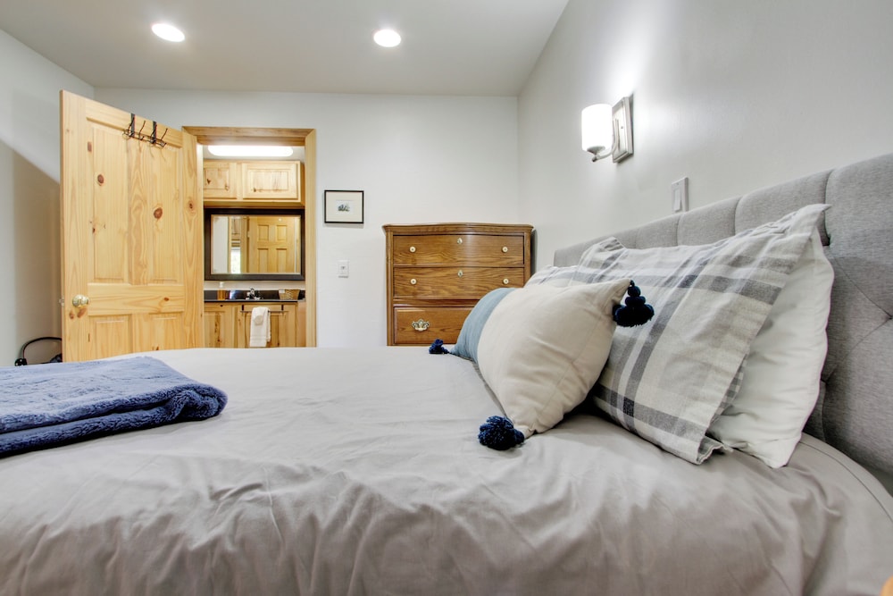 Modern Mountain View Condo at Big Sky Resort - photo 17