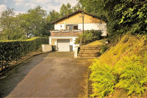 Schöne Aussicht am Eifelsteig in Monschau, Germany