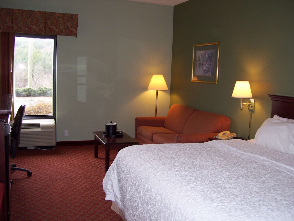Hampton Inn Hillsville - photo 16