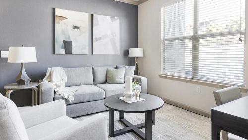 Landing Modern Apartment with Amazing Amenities — 4-Star Luxury Hotel in San Antonio, United States