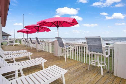 Beach Front Cottage with Beautiful Ocean Views — 4-Star Luxury Hotel in Bolivar Peninsula, United States