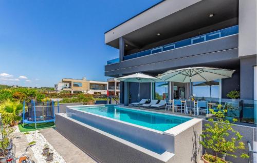 Cozy Home In Medulin With Sauna — 5-Star Luxury Hotel in Medulin, Croatia