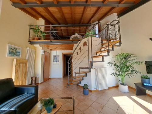 Lotus appartamento con soppalco a Caprino Veronese — 4-Star Luxury Hotel in Caprino Veronese, Italy