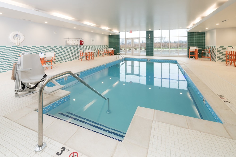 Holiday Inn & Suites Detroit Troy by IHG - photo 27