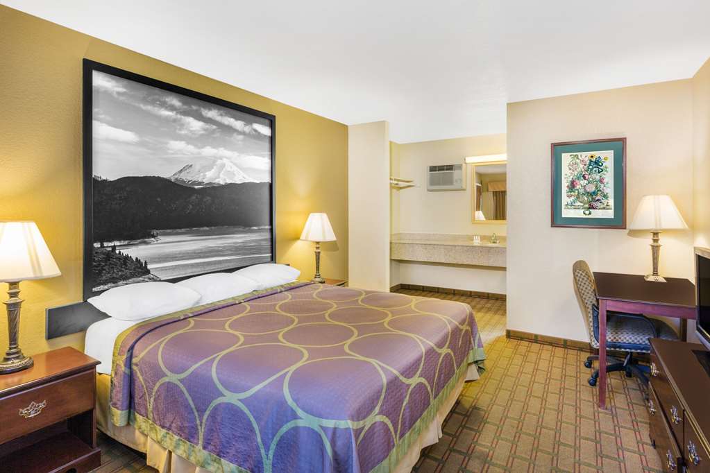 Super 8 by Wyndham Corning - photo 10