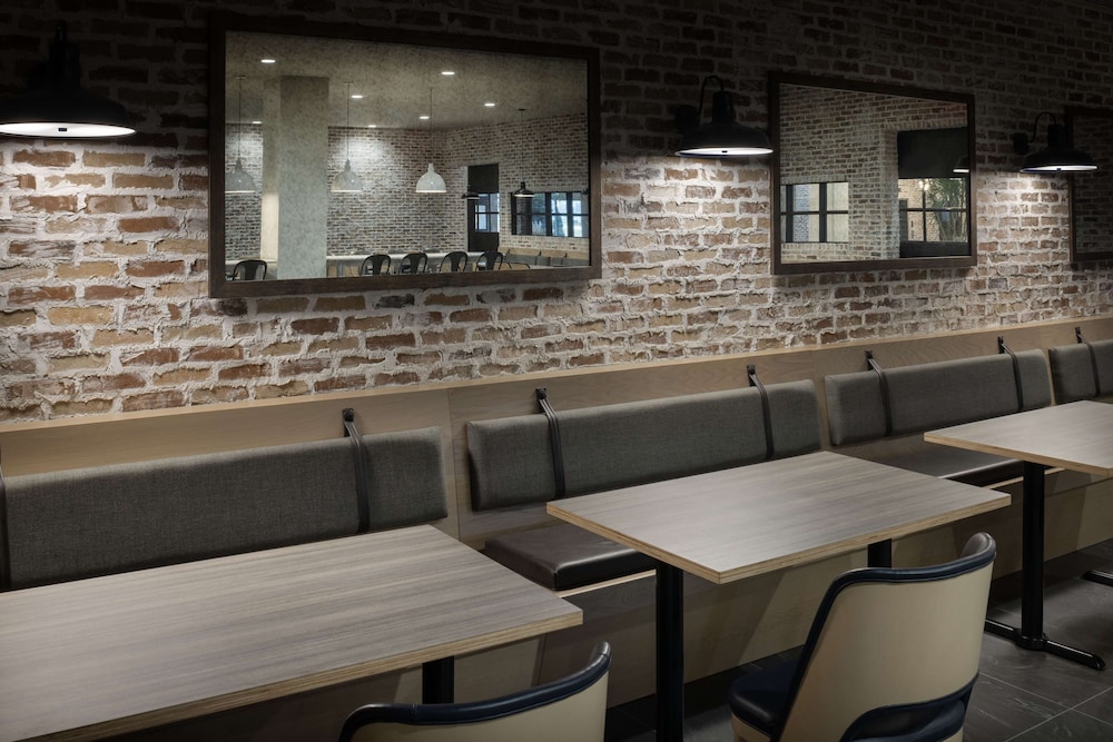 Embassy Suites by Hilton Bowling Green - photo 38