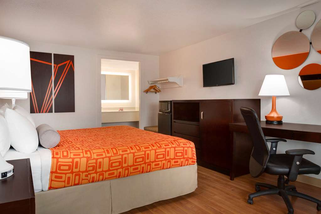 Howard Johnson by Wyndham Harrisonburg - photo 10