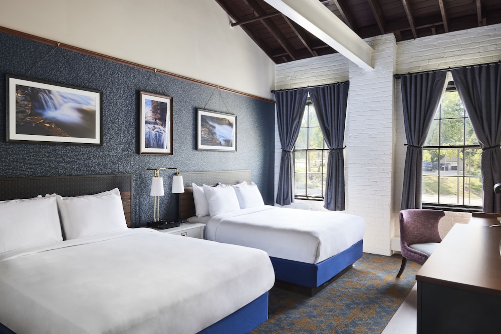 The Confluence Hotel - photo 7