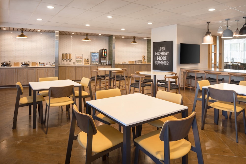 Fairfield Inn & Suites by Marriott Fresno North Shaw Avenue - photo 19