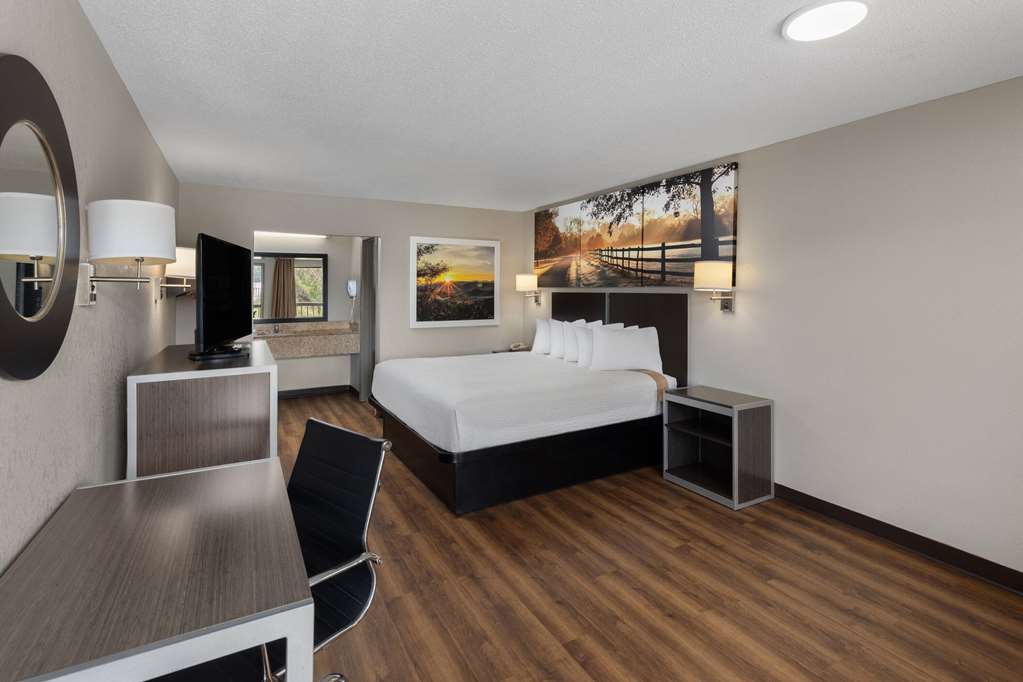 Days Inn by Wyndham Childersburg Sylacauga - photo 14