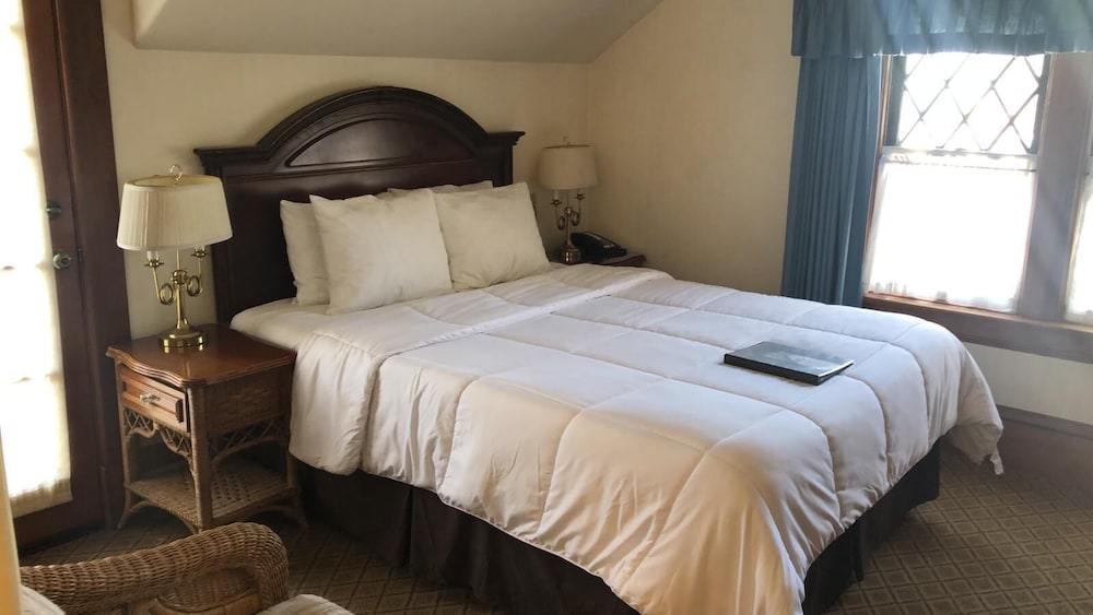 Pacific Grove Inn - photo 17