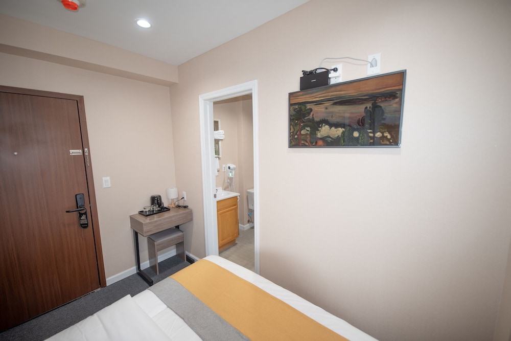Flushing Garden Hotel - photo 12