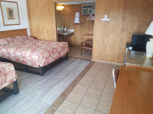 Towne Center Motel - photo 61