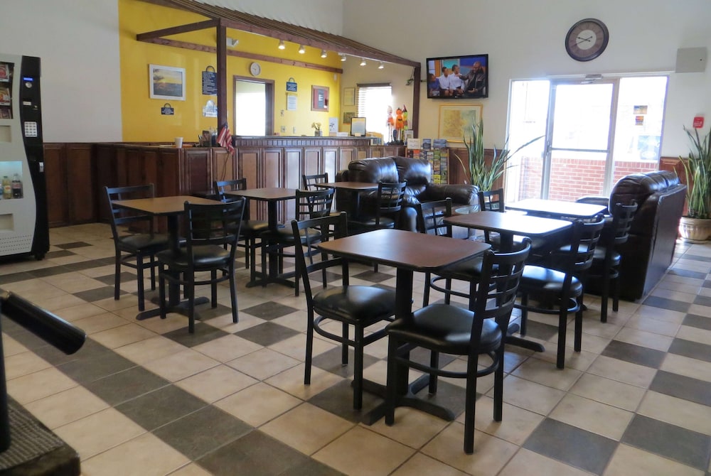 Days Inn by Wyndham Alamosa - photo 40