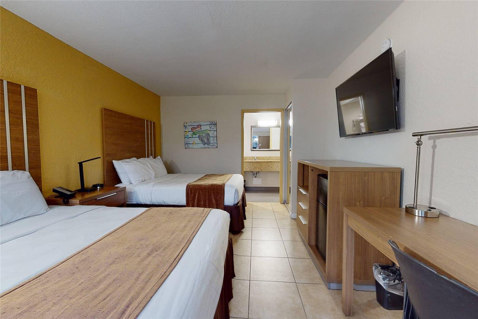 Rodeway Inn & Suites Fort Lauderdale Airport & Cruise Port - photo 16