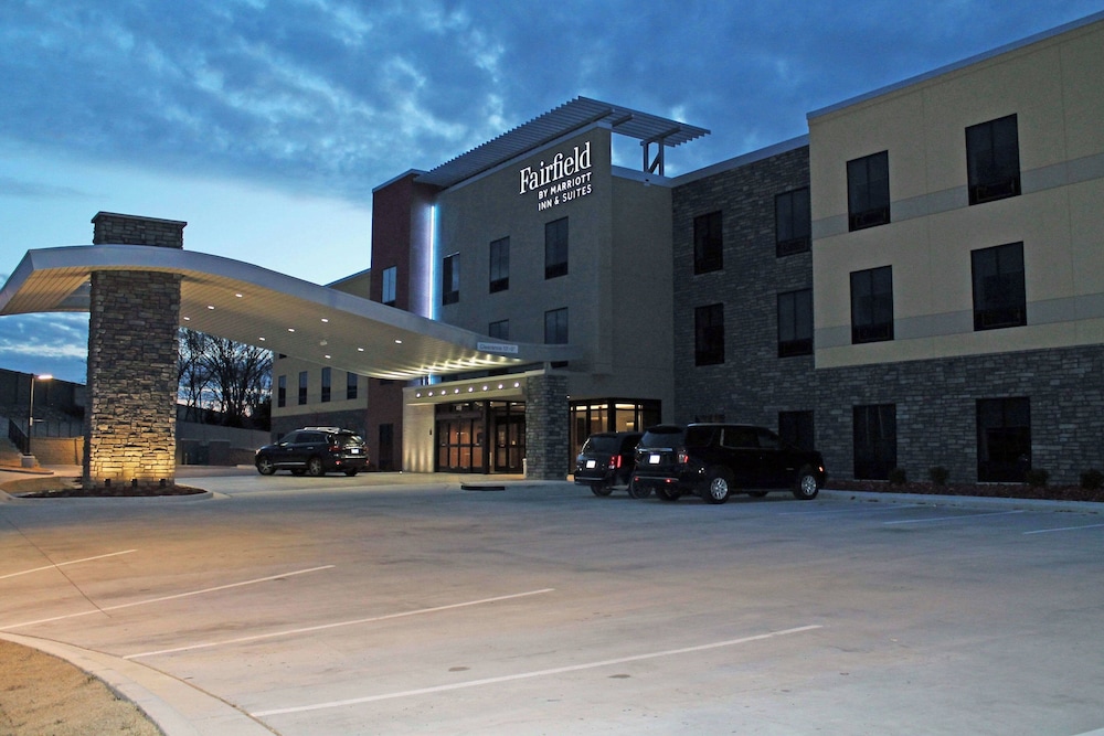 Fairfield Inn & Suites by Marriott St. Louis South - carbon neutral hotel in St. Louis