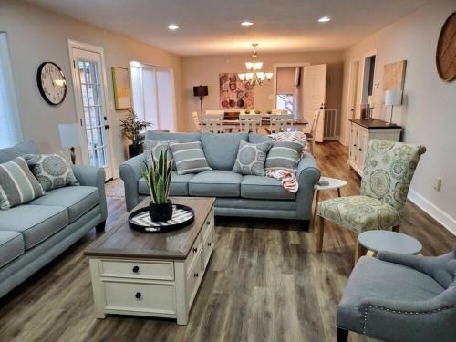 The Residence at Hilltop Acres Clarksville TN — 4-Star Luxury Hotel in Clarksville, United States