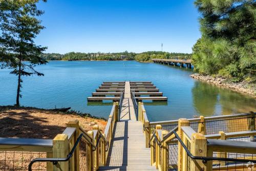 Dockside on Lake Hartwell near Death Valley — 4-Star Luxury Hotel in Clemson, United States