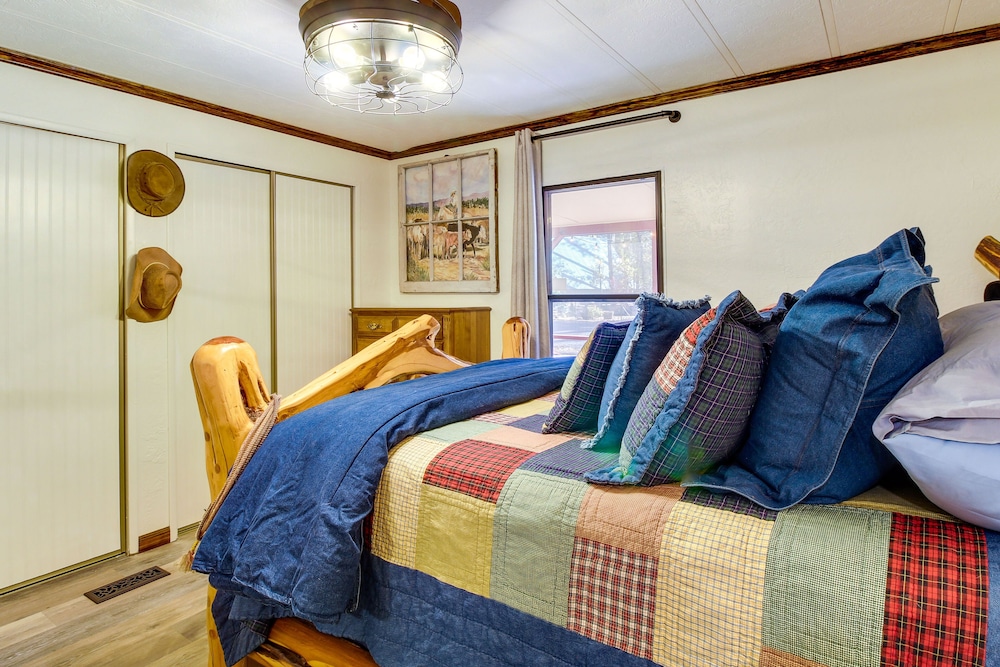 Pinetop lakeside Cabin Rental: Porch & Fire Pit - photo 13