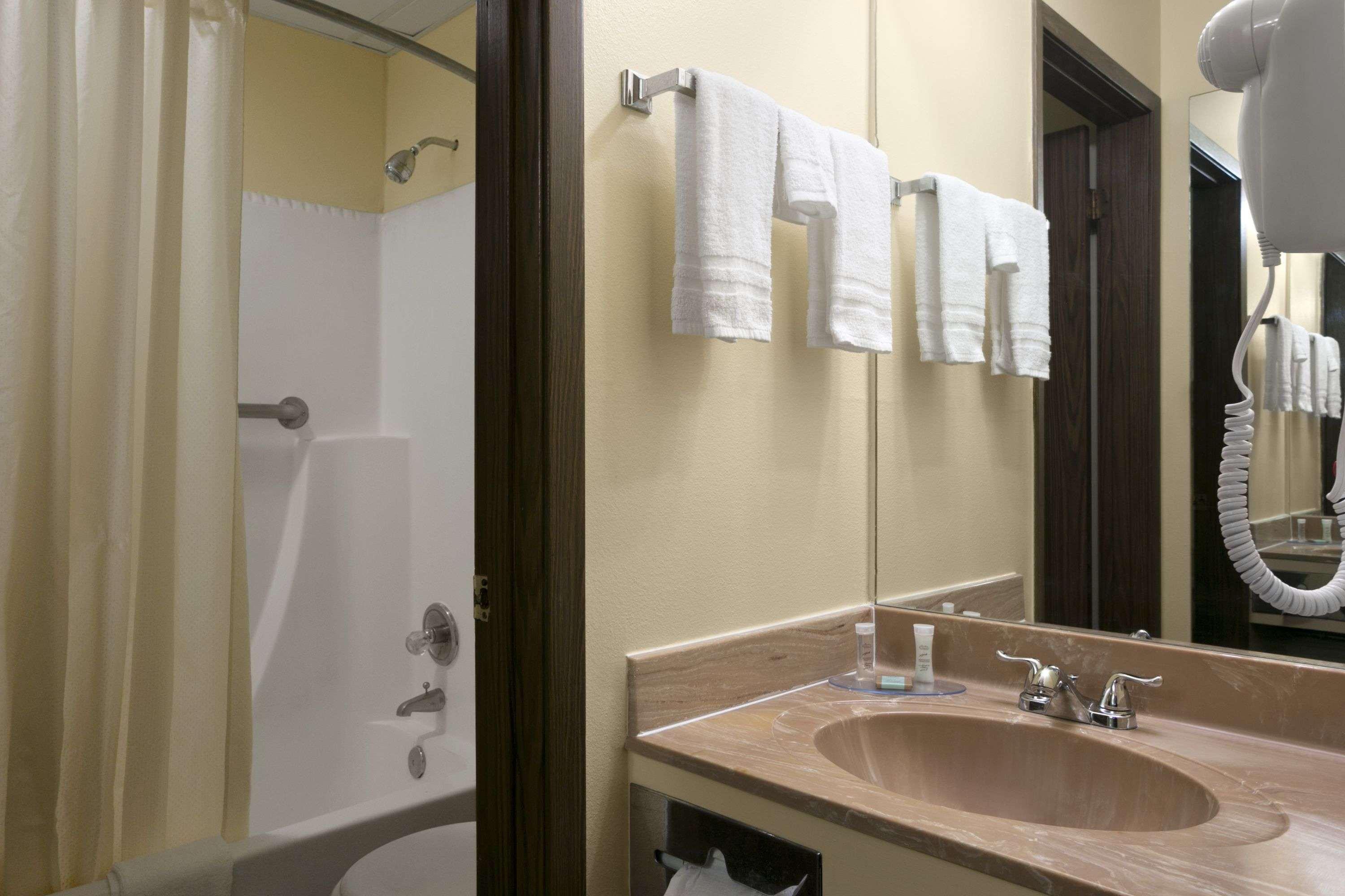 Travelodge Inn and Suites Muscatine - photo 20