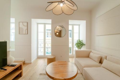 Newly renovated 2BR Apartment with AC & Terrace By Airnest — 4-Star Luxury Hotel in Lisbon, Portugal
