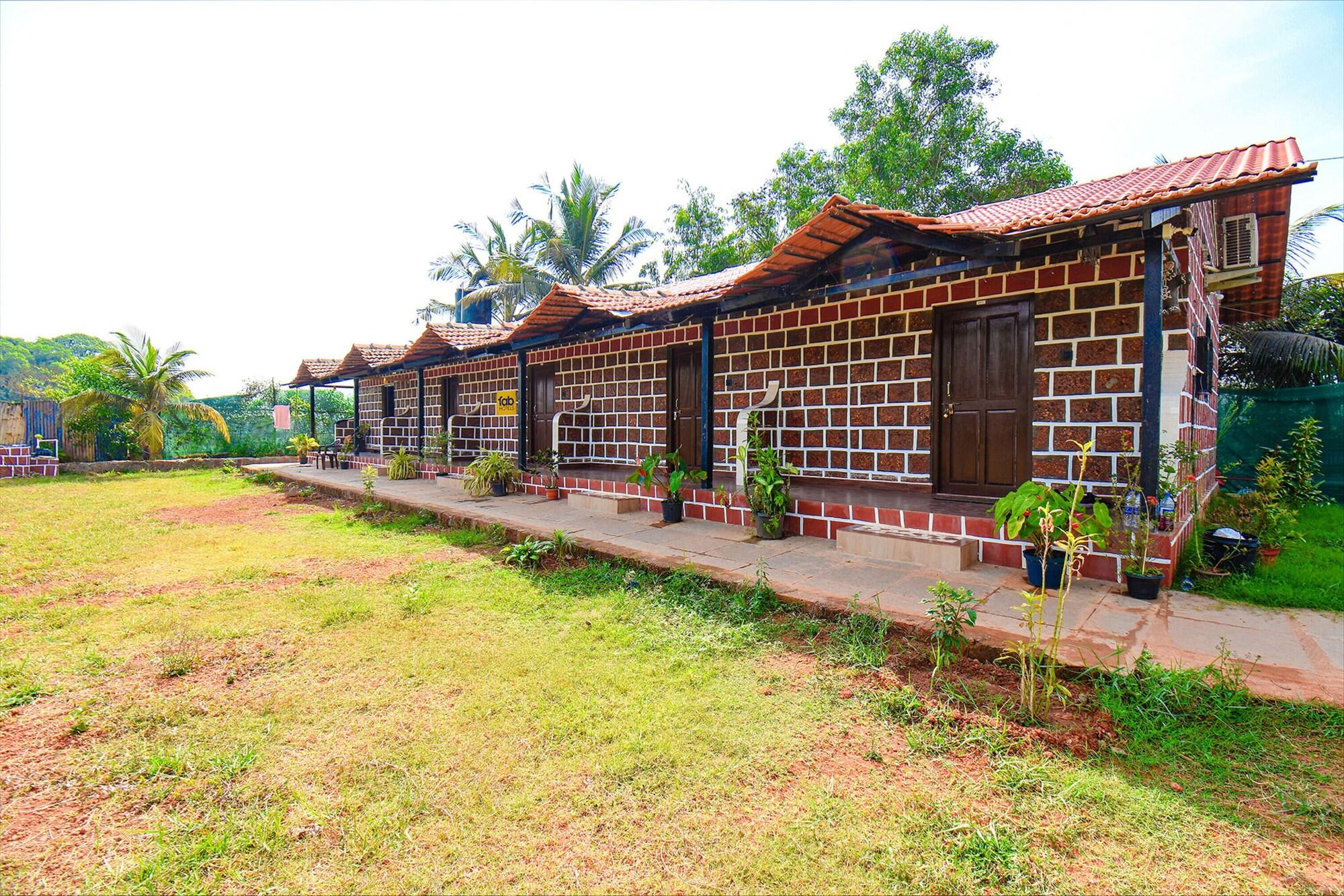 Fabexpress Peacock Suites — Saligao — photo 4