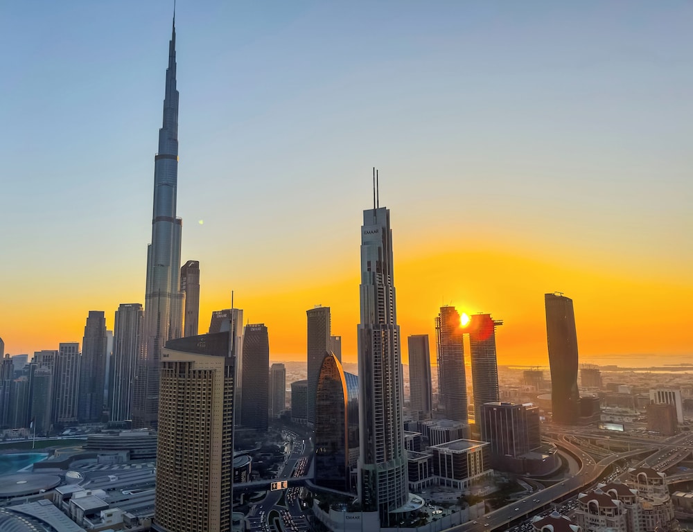 Downtown Chic 2 Bedroom Apartment I Dubai Mall Access I Views of Burj Khalifa from Pool I Free Parking Gym Pool & Wi Fi I by Meerak — 4-Star Luxury Hotel in Dubai, United Arab Emirates