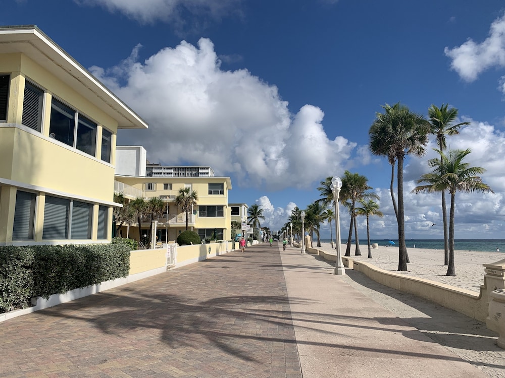Tiana Beach Inn - photo 38