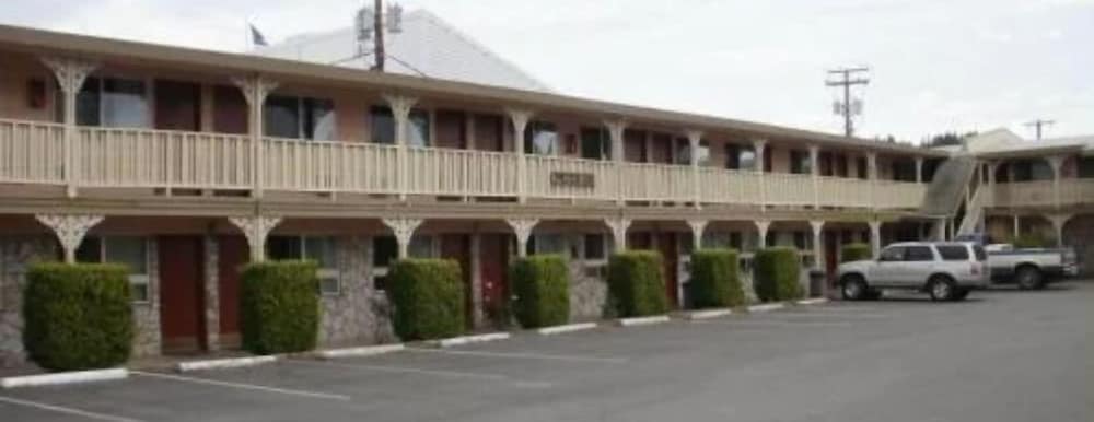 Shelton Inn - photo 15