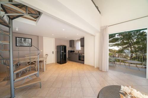 Seashell Luxury Residence — 4-Star Luxury Hotel in Lixouri, Greece
