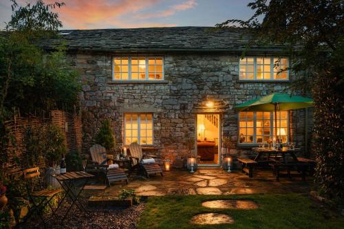 Bridge End Cottage — 5-Star Luxury Hotel in Stainforth, United Kingdom
